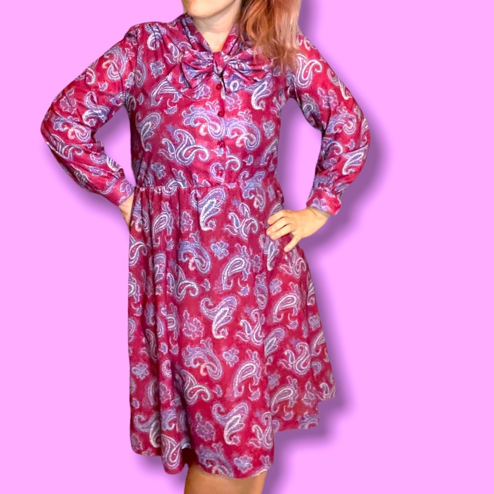 Vintage 70s pink purple paisley dress with pussybow size 10 p